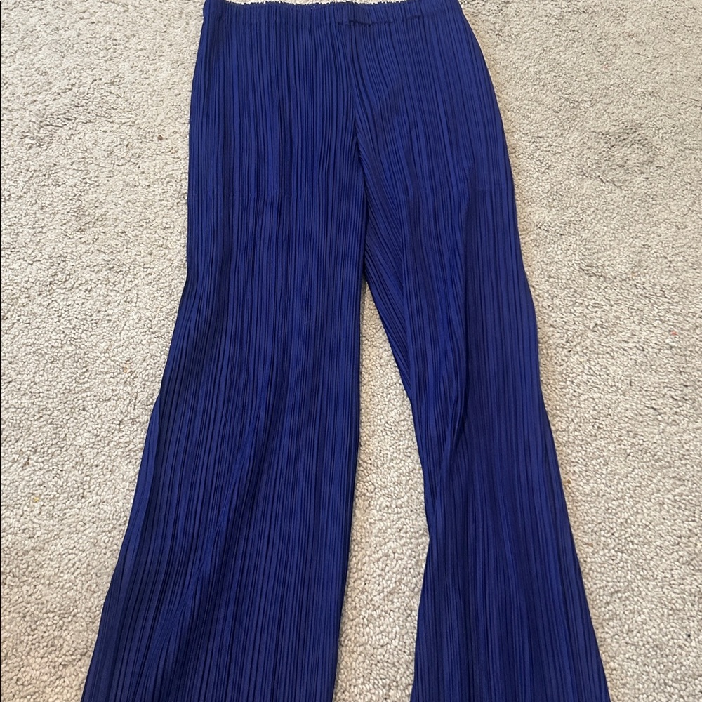 Pleats please - Picture 3 of 3